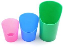 ARK Therapeutic flexibler Trinkbecher Set - Übungsbecher für Kinder Flexibele drinkbeker met neusuitsparing, voor makkelijker drinken zonder het hoofd achterover te kantelen.