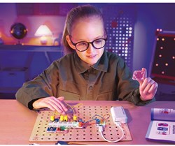 Hape Elektronikspielzeug LabBox Circuit Explorer Pro für Kinder
