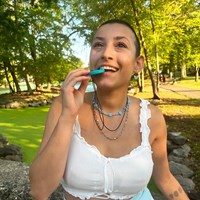 ARK Therapeutic bijtsieraad kauwspeelgoed Smiley Face Chewmoji blauw Dubbelzijdige smiley-kauwketting met twee expressies, voor voortandkauwers, kinderen en volwassenen.-3